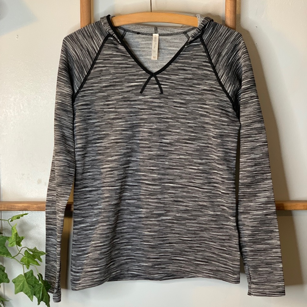 EBB & FLOW ATHLETIC HOODED TOP . Sz M